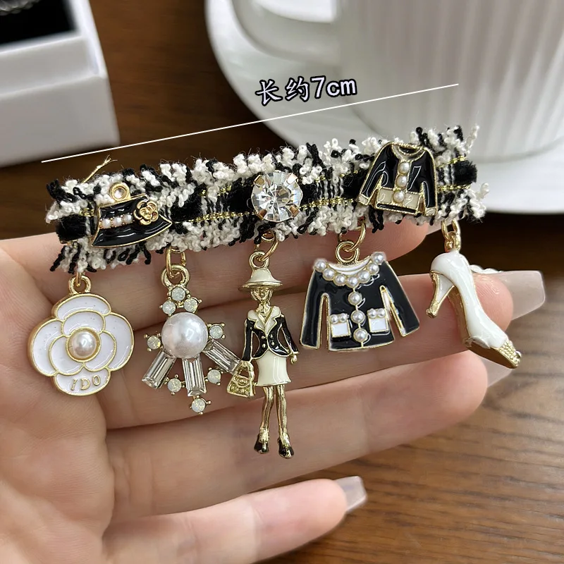 

New Women's Brooch High-end Unique Versatile Artificial Pearl Rhinestone Tassel Coat Decorative Accessory