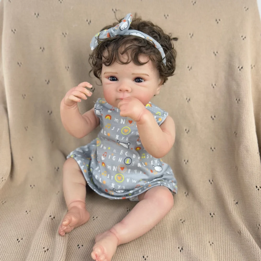 BZDOLL Vollvinyl-Puppe mit lockigem Haar, 18 Zoll (45 cm), lebensechte, handgefertigte Reborn-Babypuppe, modische Spielzeugpuppe für Kinder, Geschenk