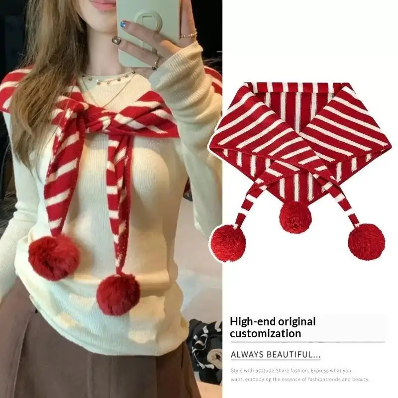 Rot-weiß gestreifter, gestrickter Halstuch-Schal mit flauschigen Pompons, weich und warm, perfekt für den täglichen Gebrauch, Winterausflüge und Weihnachtsfeiern. – Detail 7