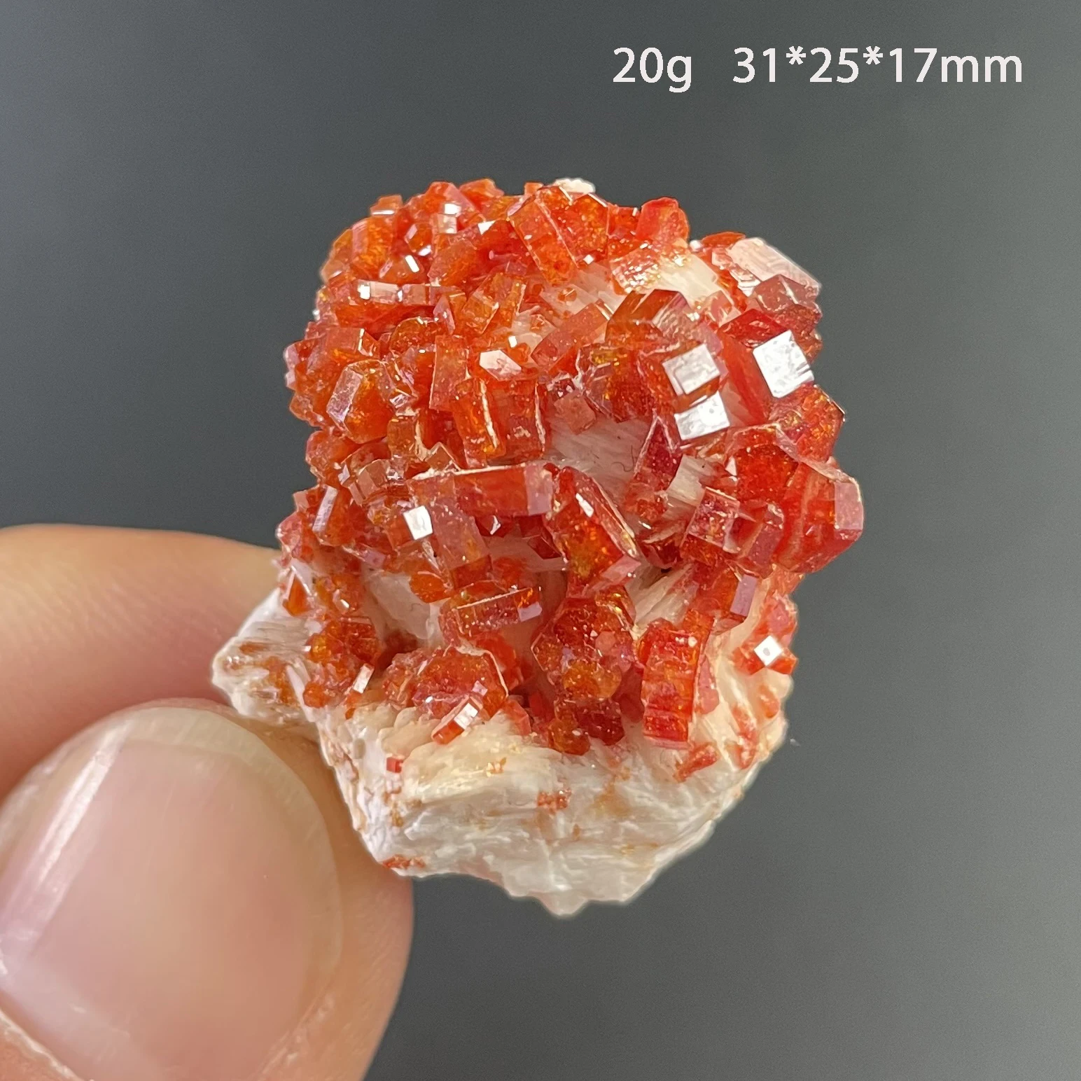 천연석 Vanadinite 크리스탈 광물 표본 석영 클러스터 원시 바위 장식 거친 광택 치유