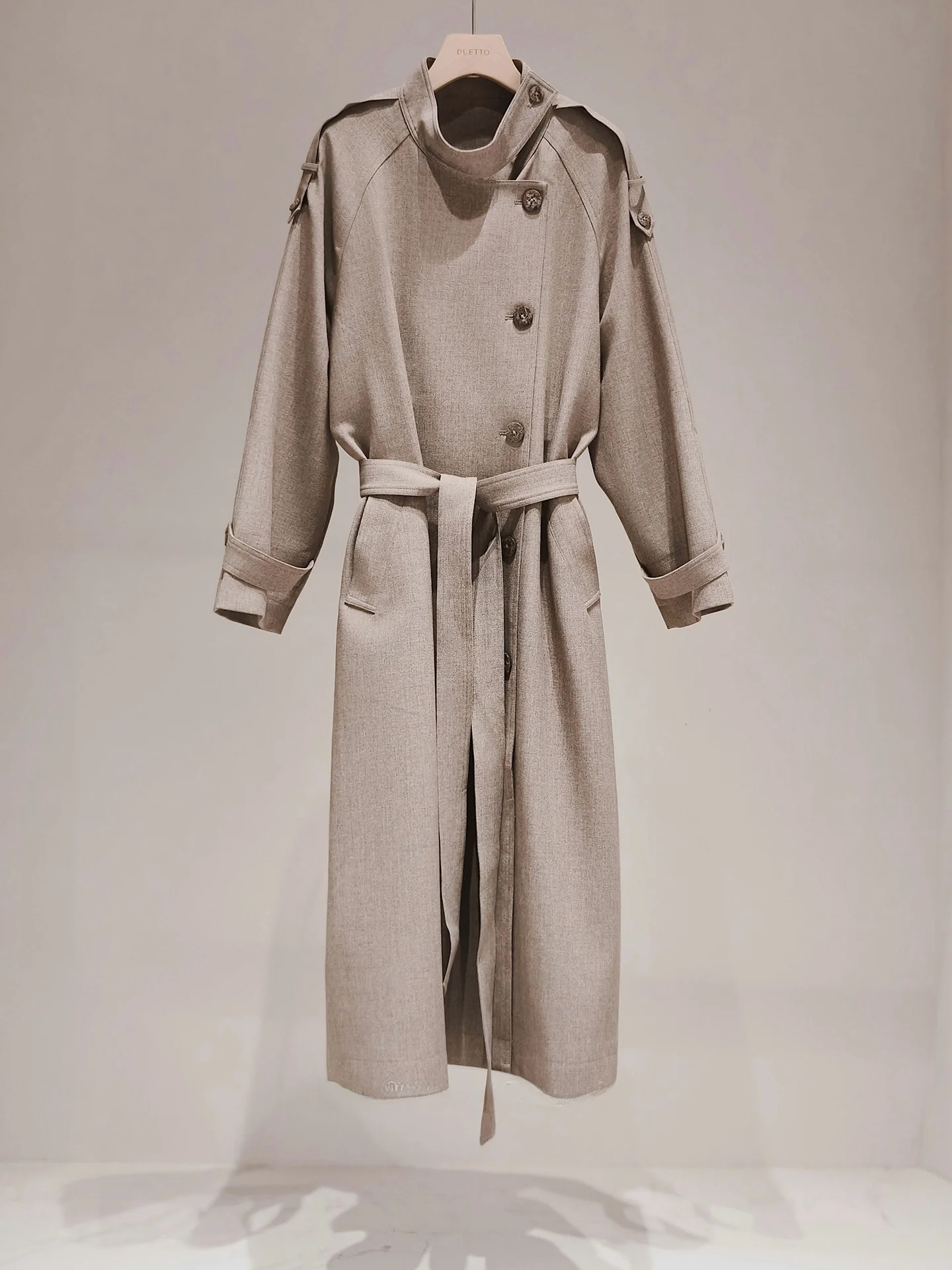 

Женская ветровка Monica Series DUETTO из шерстяной смеси с кожаными элементами, ручной работы, с американским деревянным декором, прямого кроя, модная