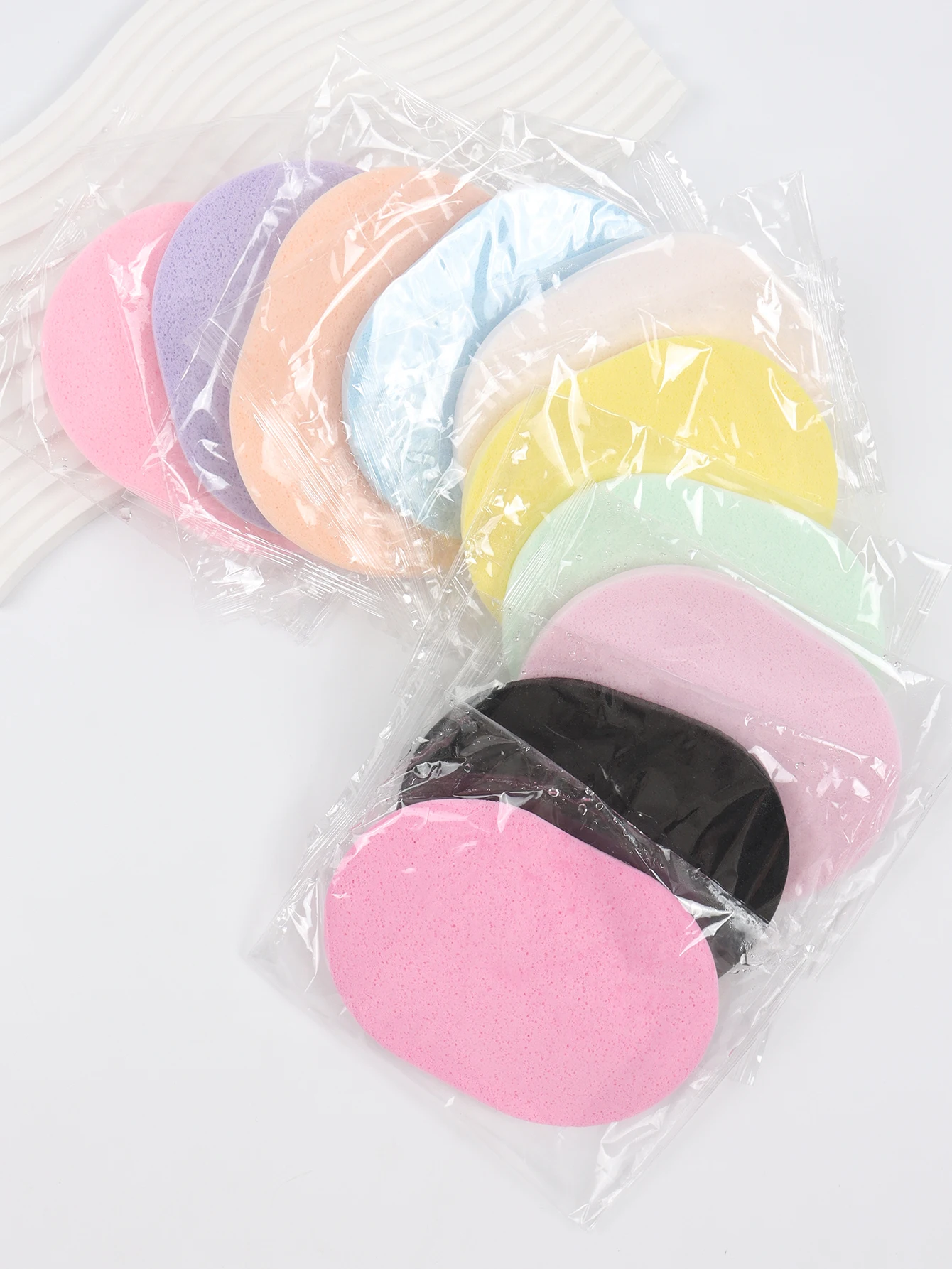 10 Pieces of Random Color and Shape Face Wash The Face Sponge Scrub Exfoliating Facial Pad Is a Reusable Makeup Remover Suitabl