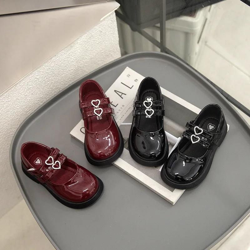 

Children Spring Autumn Lacquered Leather Shoes Girls Loafers Soft Soled Shoes Boy Performance Velcro Heart Rhinestones Kid Shoes