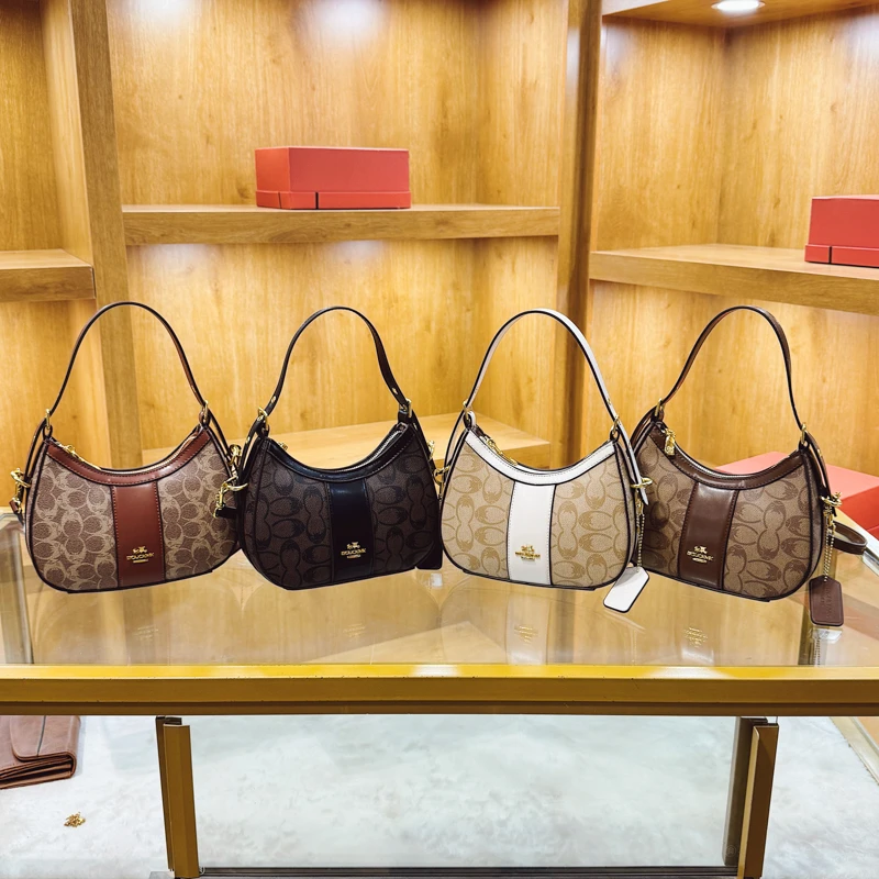 

Женская модная стеганая сумка через плечо для офисных путешествий с полиуретановым материалом, глянцевая текстура, просторное хранение, магнитная застежка