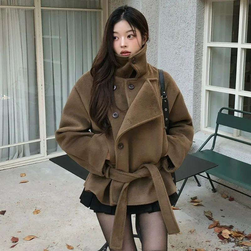 A New Retro Style Autumn and Winter Laid-back Stand-up Collar Woolen Coat Lace-up Short Overcoat Fashionable Simple Women's Wear