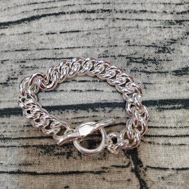 

Модный браслет 2026 года в европейском и американском стиле, люксовый дизайн, идеально подходит для ювелирных украшений для девушек.