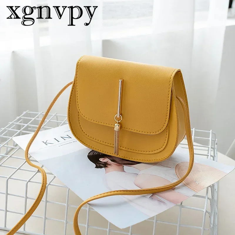 xgnvpy New Gold Fringe Double Half Circle Single Shoulder Saddle Bag Fashion Casual Mobile Phone Bag