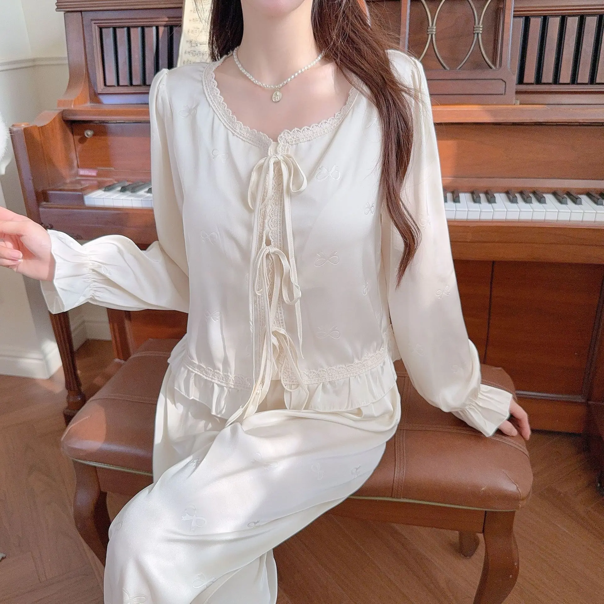 طقم بيجامات حريري للسيدات ملابس منزلية مثيرة مُزينة بالدانتيل وأكمام طويلة بنطلون بيجامات بدلة ربيع جديدة ملابس صالة فضفاضة ملابس نوم