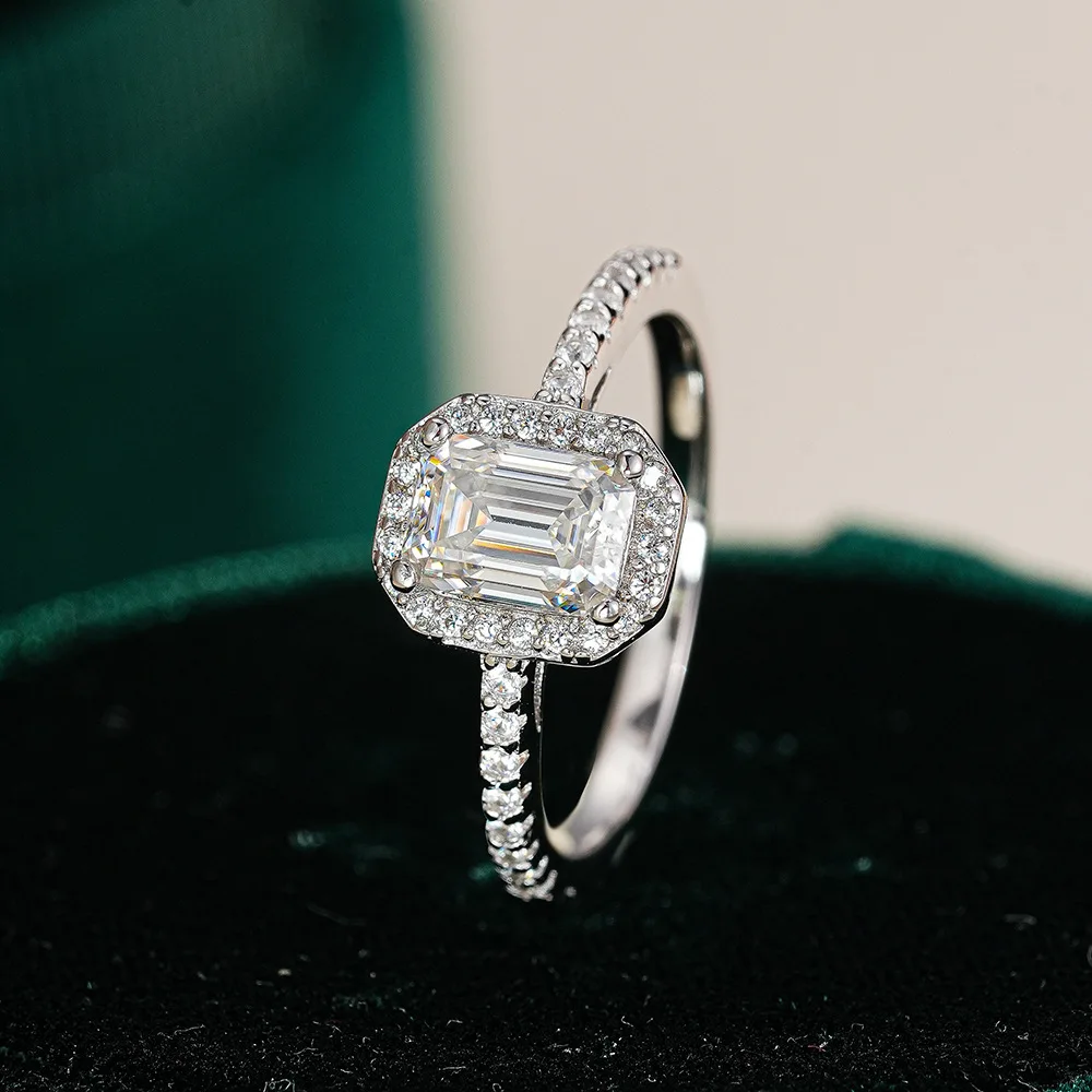 Korean style jewelry: Mosangshi personality ladder S925 silver ring, women's rock sugar square, light luxury bracelet, emerald green