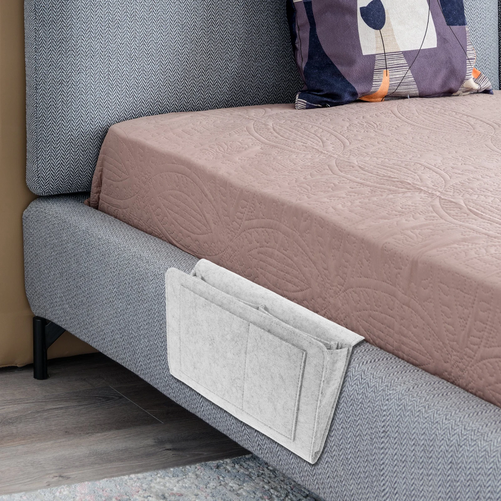 Felt Hanging Organizer Bag Bedside Storage Pouch Foldable Felt Case For Dorm Room Travel Armrest Electronics Accessories Holder