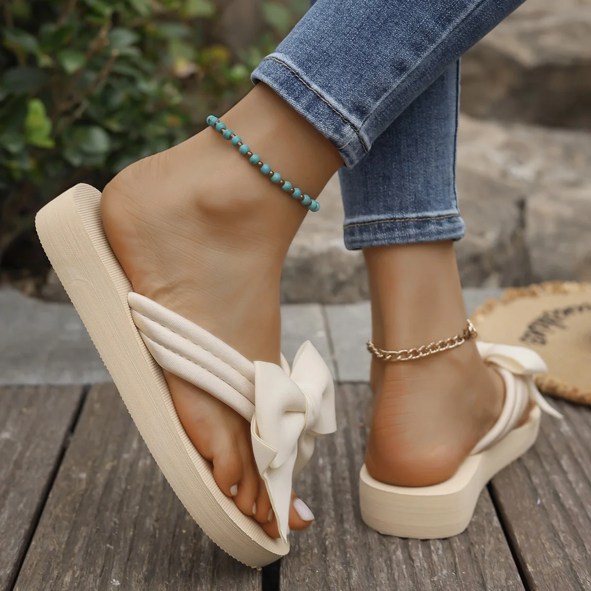 Beige elegante Flip-Flops mit Schleife – Detail 6