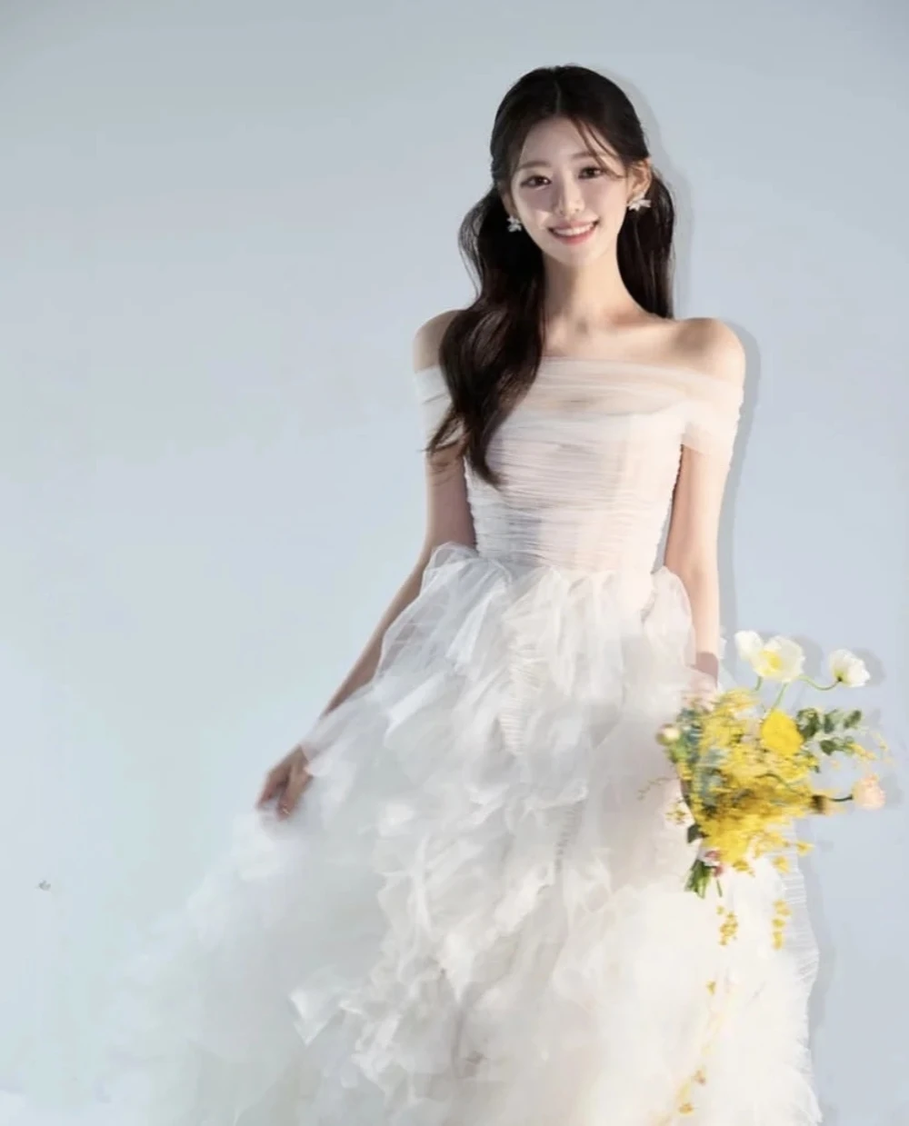 ZHUISHU Customized Off Shoulder A-Line Korea Wedding Dress Tiered Soft Tulle Photo Shoot Shiny Bridal Dress 웨딩드레스 Corsets Back