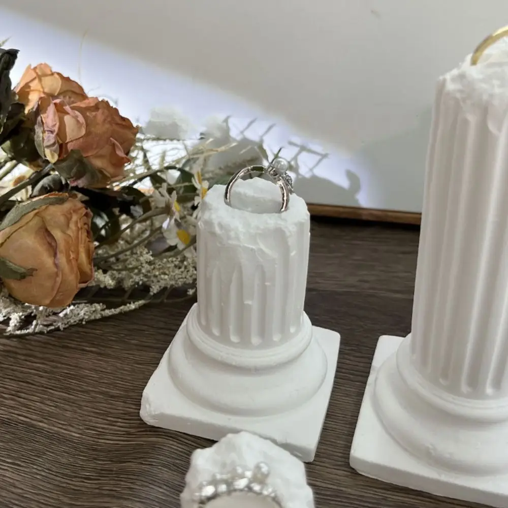 

Luxury Roman Column Ring Stand Exquisite European Style Vintage Plaster Ring Holder Jewelry Display Stand Home Ornaments