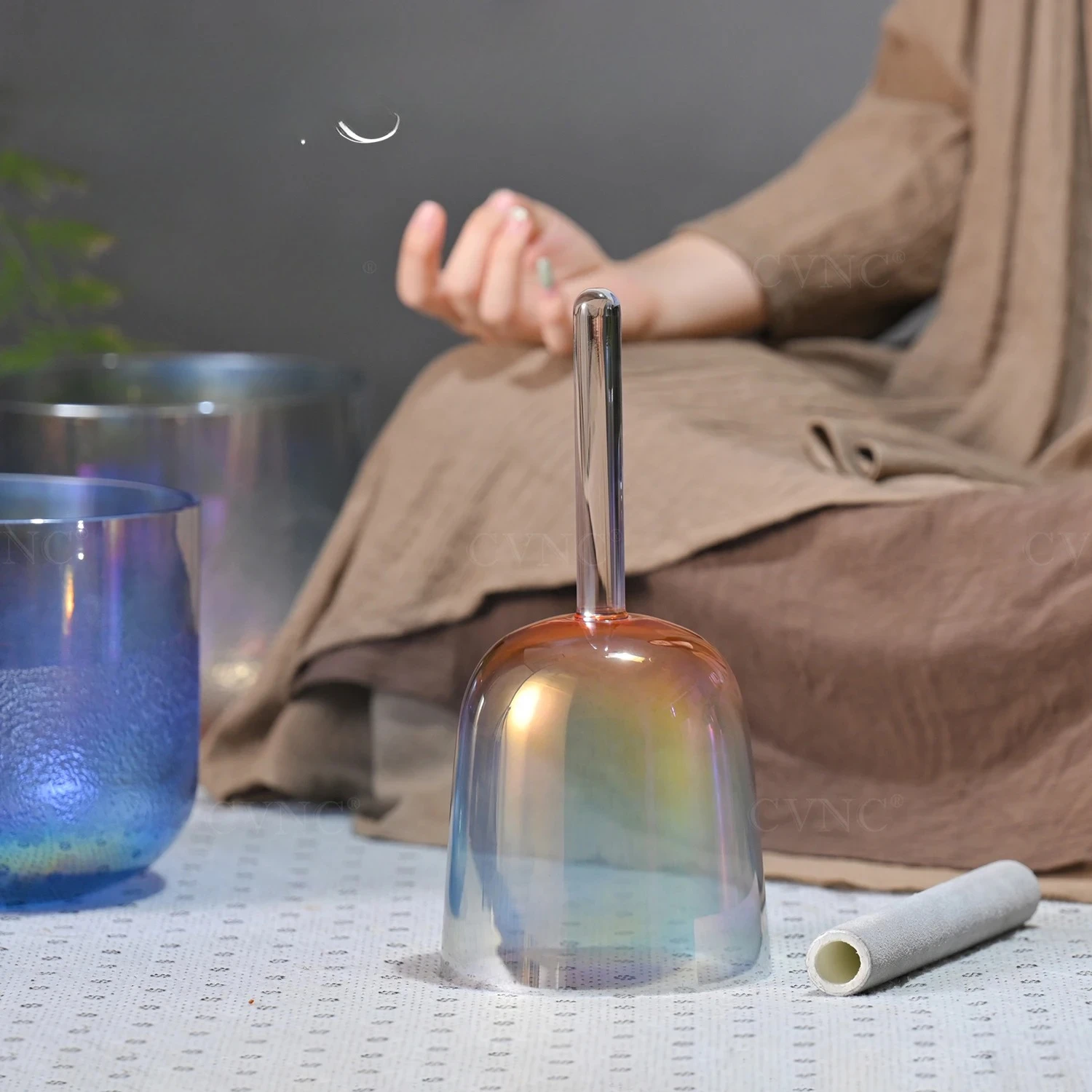 Star Linkup Handheld Hollow 7 Inch  Crystal Singing Bowl with Chromatic Gradient Hue, Calibrated for Chakra Resonance, Comes with Storage Bag for Professional Sound Healing