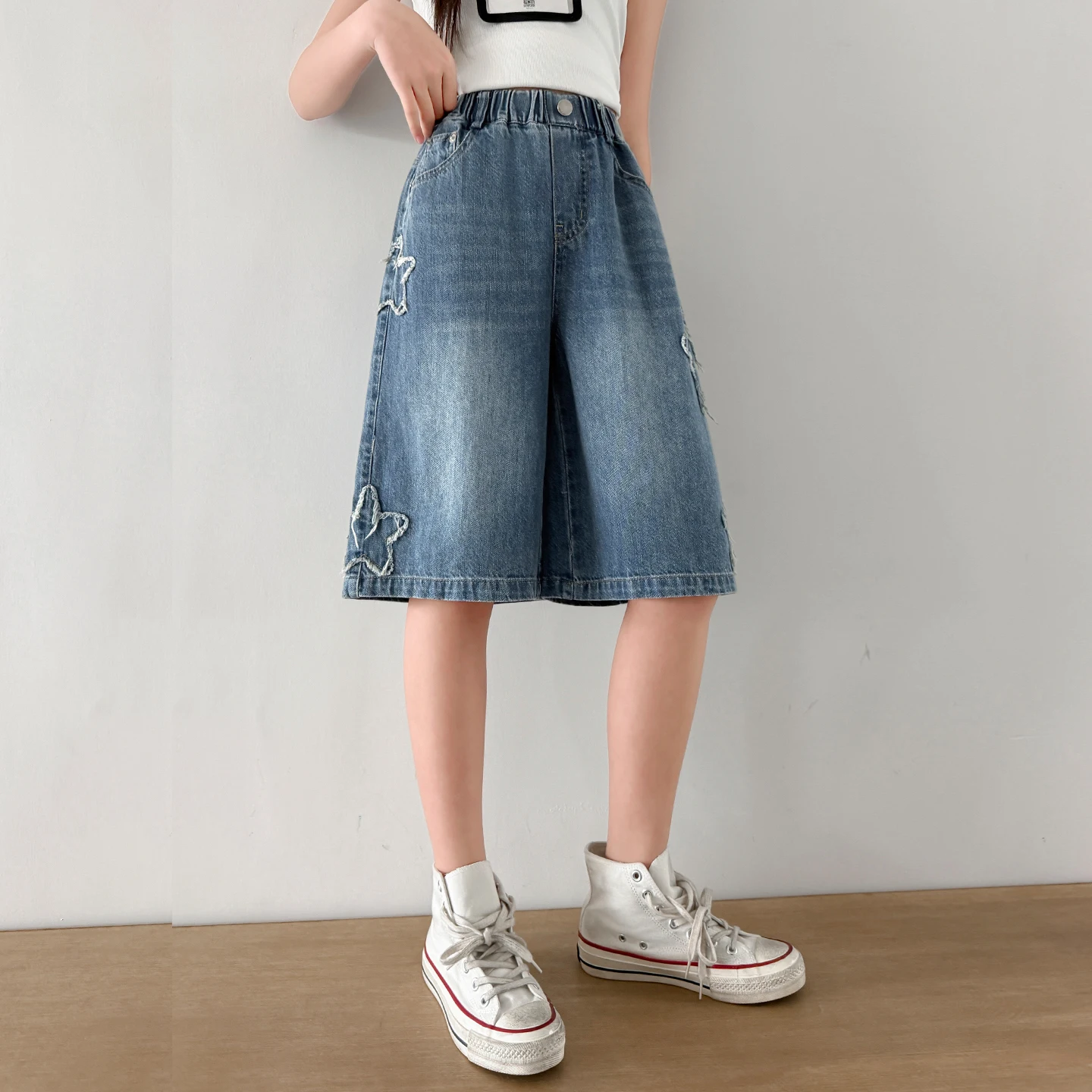 2026 Summer Popular Items Teen Girls Casual Knee-Length Jeans with Pocket Line Embroidery Teenage Child Fashion Shorts Pants
