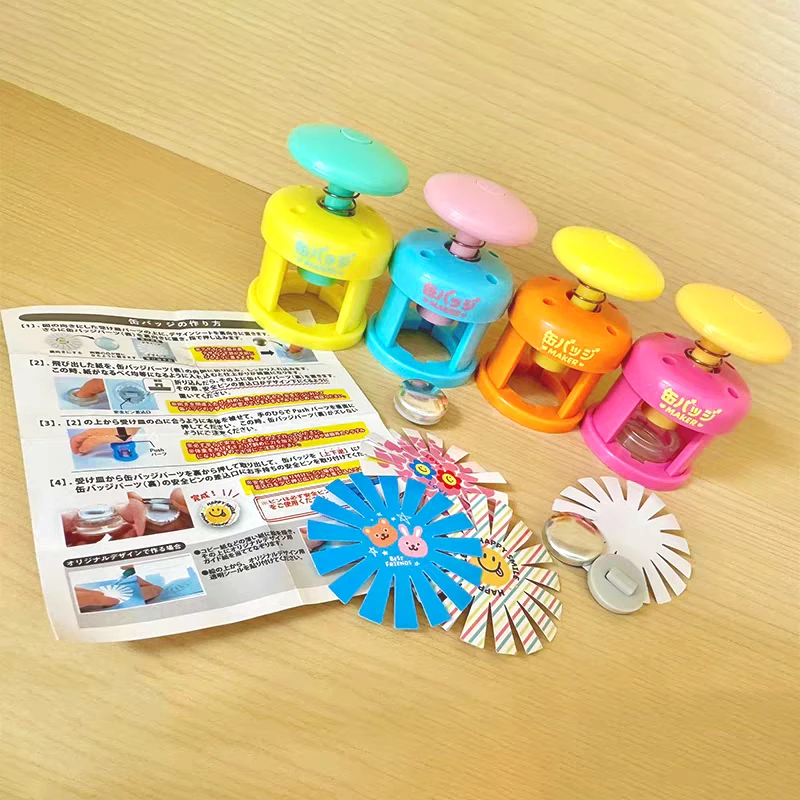 ألعاب كبسولة الأرواح اللعب لطيف kawaii صنع حقيقي! ملصقات توجيه صانع شارة Can Barge Maker لشخصيات تجميع حقيبة ita الصغيرة