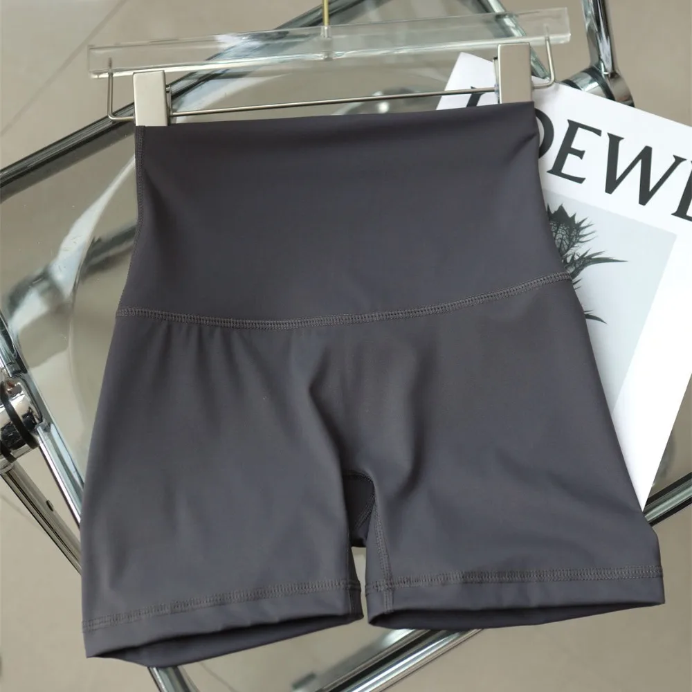 

High Elastic Nylon Sports Shorts Compression Fit Quick-Dry Stretch Running Shorts Butt-Lifting Design 3-Inch Length Yoga Shorts