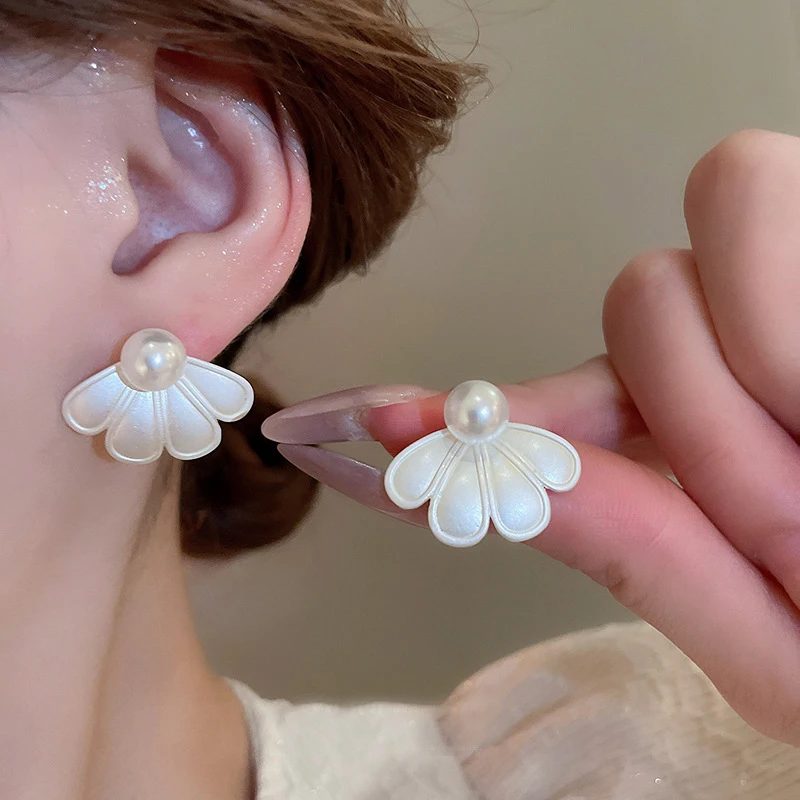 Matte Silver Color Wire Drawing Flower Earrings for Women Four Petals Flowers Stud Earrings Simple Party Metal Geometry Jewelry