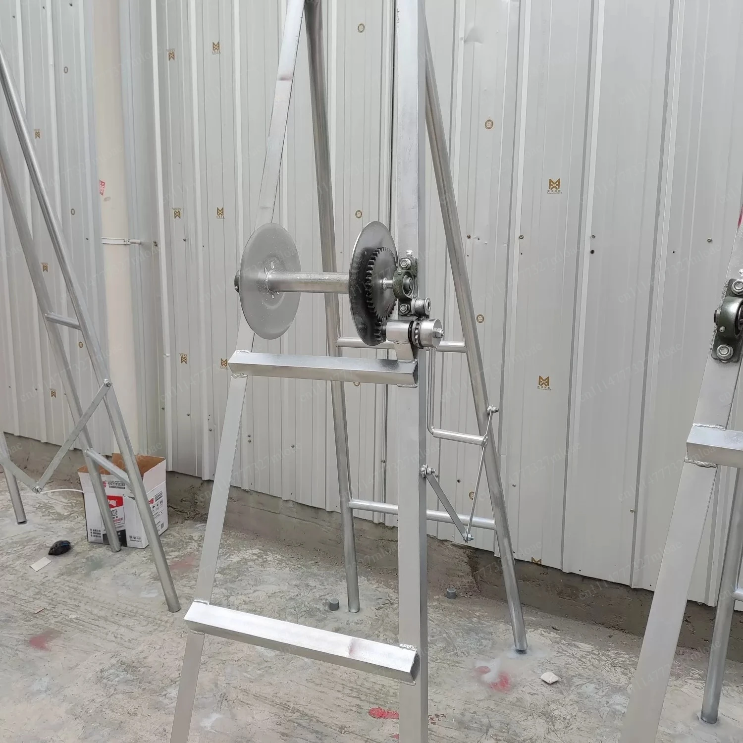 Two-way self-locking submersible pump well rack Two-way self-braking water pump lifting frame Deep well salvage artifact