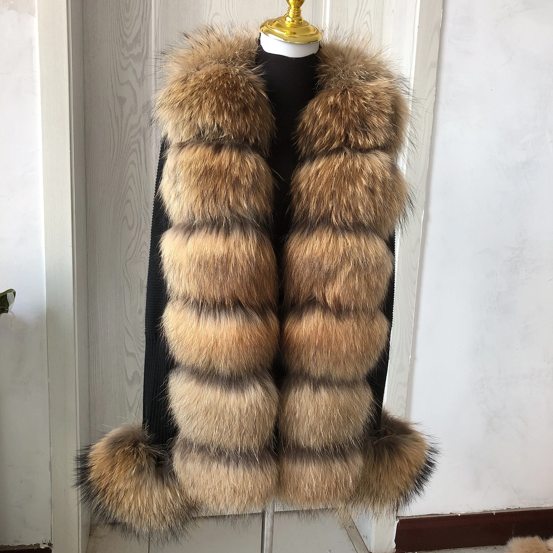 

Women Knitted Cardigans Sweater Add Natural fox fur Lady Knitwears Knitted Crop Cardigan Real fox fur coat Raccoon fur collar
