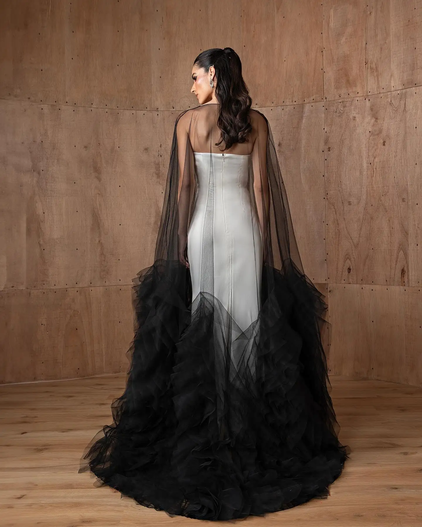 블랙 Tulle 여성 케이프 프릴 메쉬 바닥 길이 쉬어 숄 계층 스커트가있는 롱 랩 맞춤 제작 환상 케이프