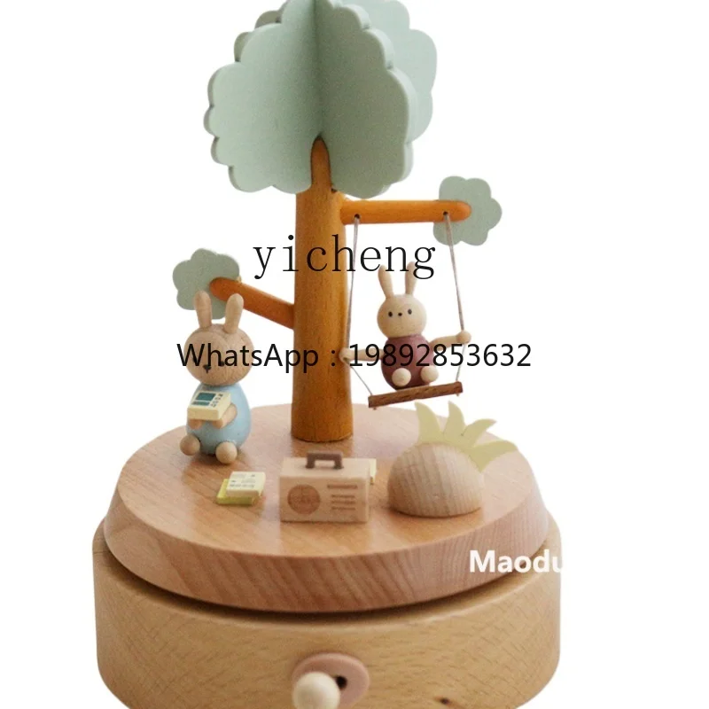 Drewniany, obrotowy pozytywka w kształcie małego pociągu, pozytywka ręcznie nakręcana dla chłopców i dziewczynek, dla niemowląt i dzieci.