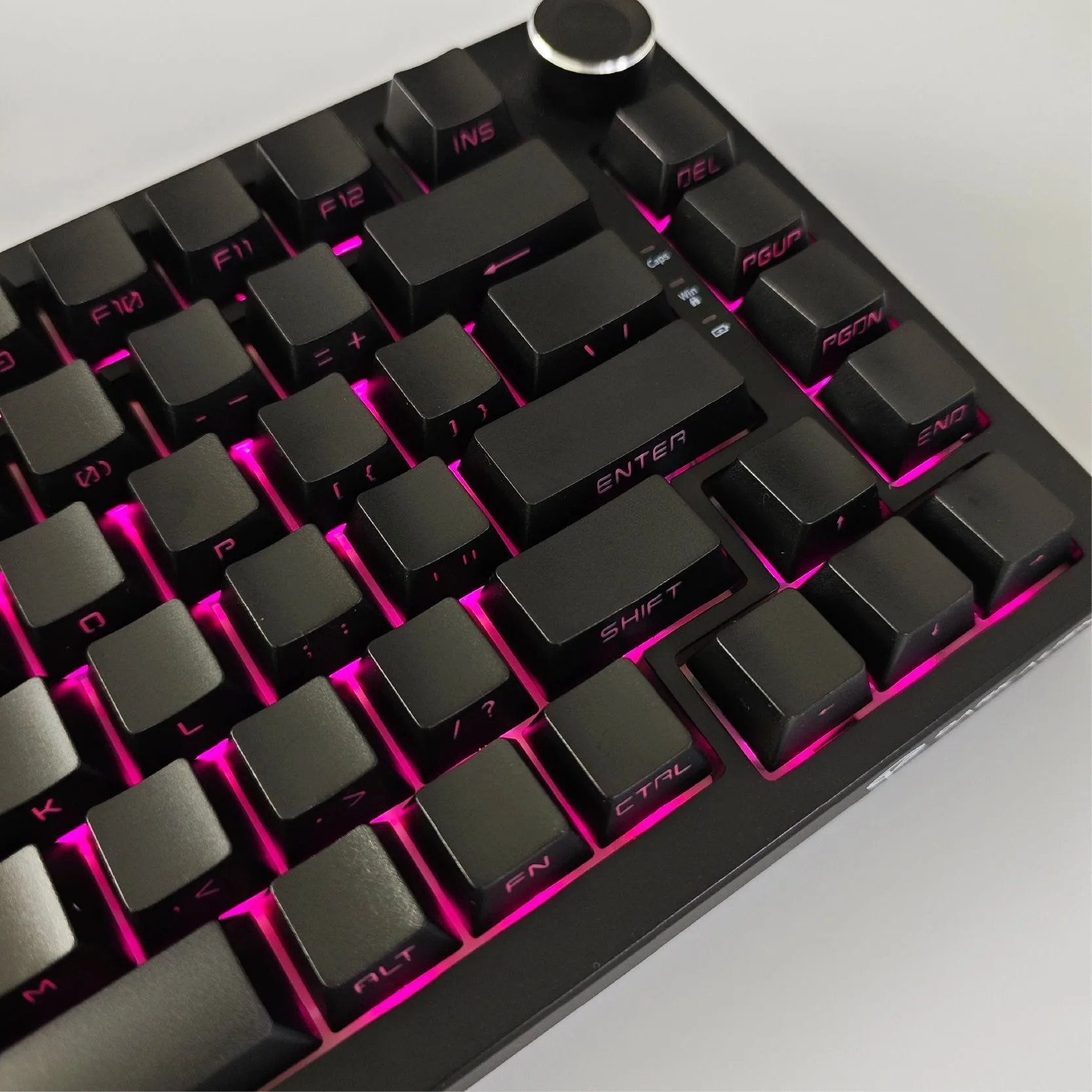Black / White Series Keycaps Dark Cool Style Side-lit Key Caps for 60% 65% 75% TKL 96% 100% Mechanical Keyboard Girls Boys Gift