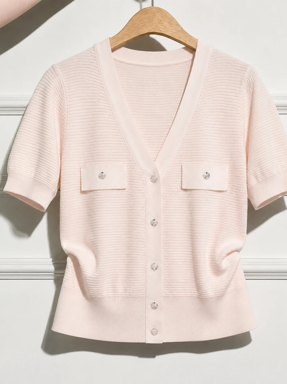 

Sweet Style V-Neck Short Sleeve Knitwear Single Button Commute High-End Sensation Age Reduction Versatile Top Summer 2026