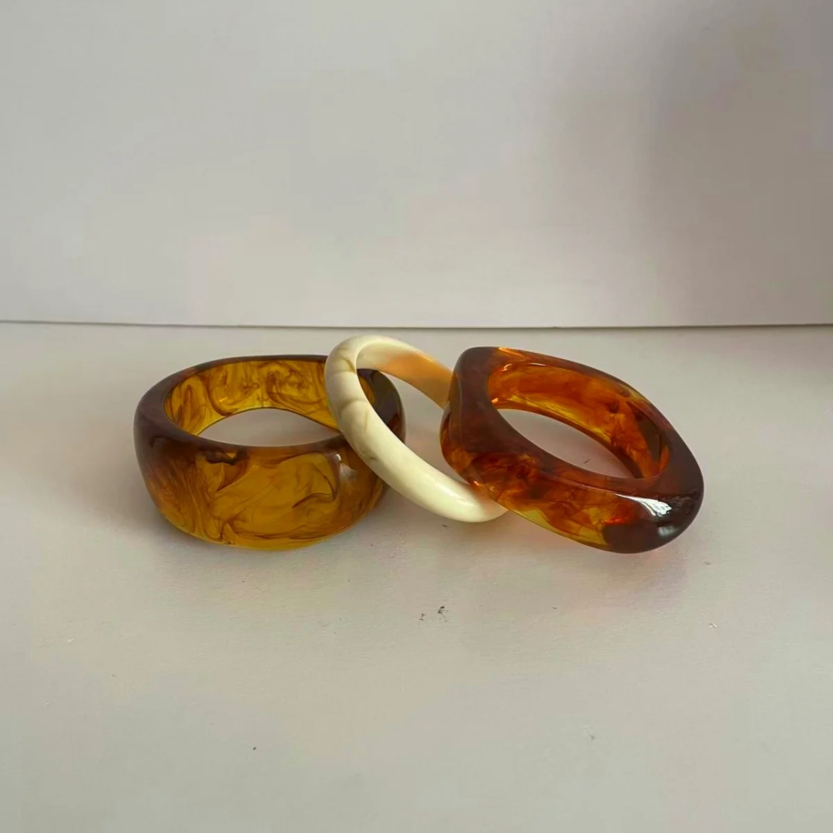 

MITTO FASHION JEWELRIES AND HIGH-END ACCESSORIES IRREGULAR RESIN BANGLES WOMEN BANGLES SET