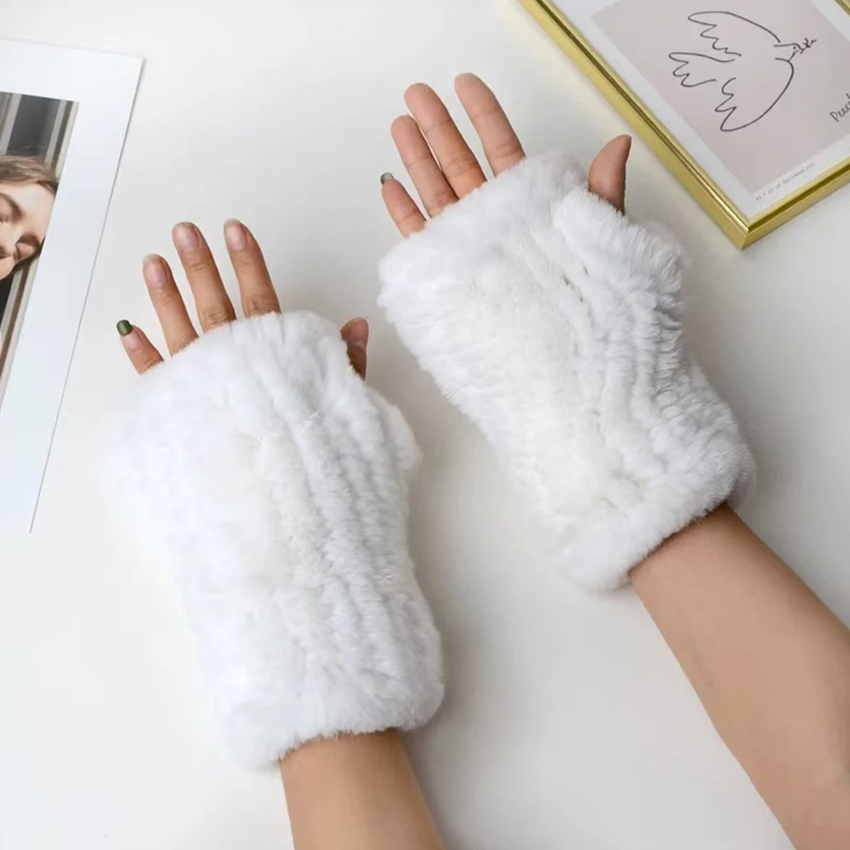 

Новые зимние женские перчатки из натурального меха кролика рекс, варежки из натурального меха, перчатки без пальцев для девочек, теплые эластичные пушистые перчатки на запястье