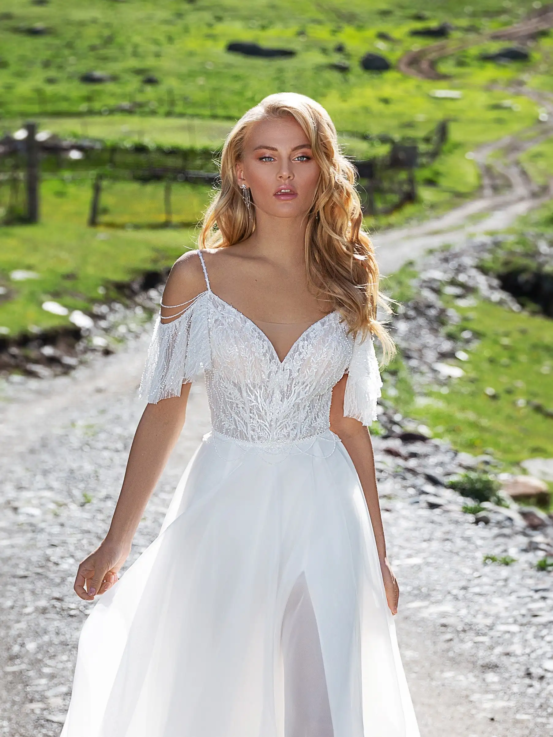 Vestidos De novia bohemios con tirantes finos, apliques De encaje, línea A, vestidos De novia bohemios, vestidos De novia bohemios hechos A medida, vestido De tren De barrido