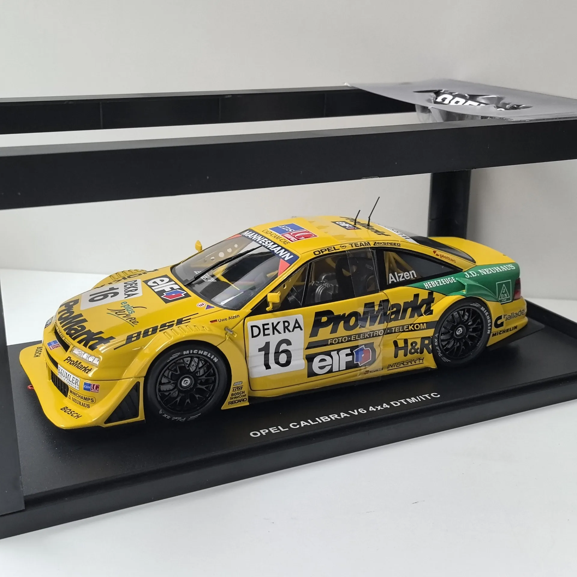 

Diecast WERK83 1/18 Scale OPEL Calibra V6 1996 Opel Racing Driver: Uwe Alzen #16 Alloy Car Model Collectible Toy Gift Souvenir