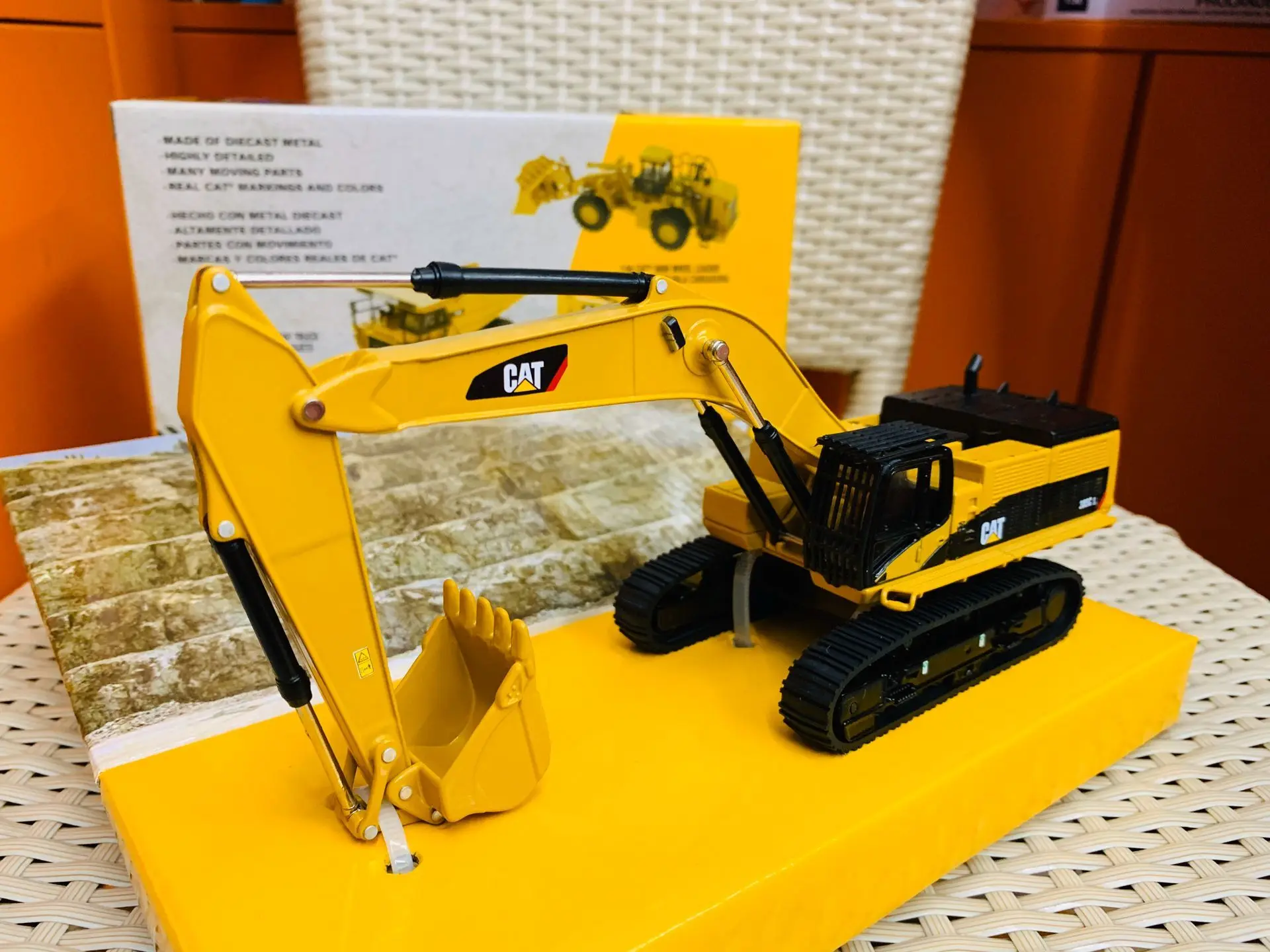 385C Hidraulic Excavator Hydraulica 1/64 Scale DieCast Model DM85694