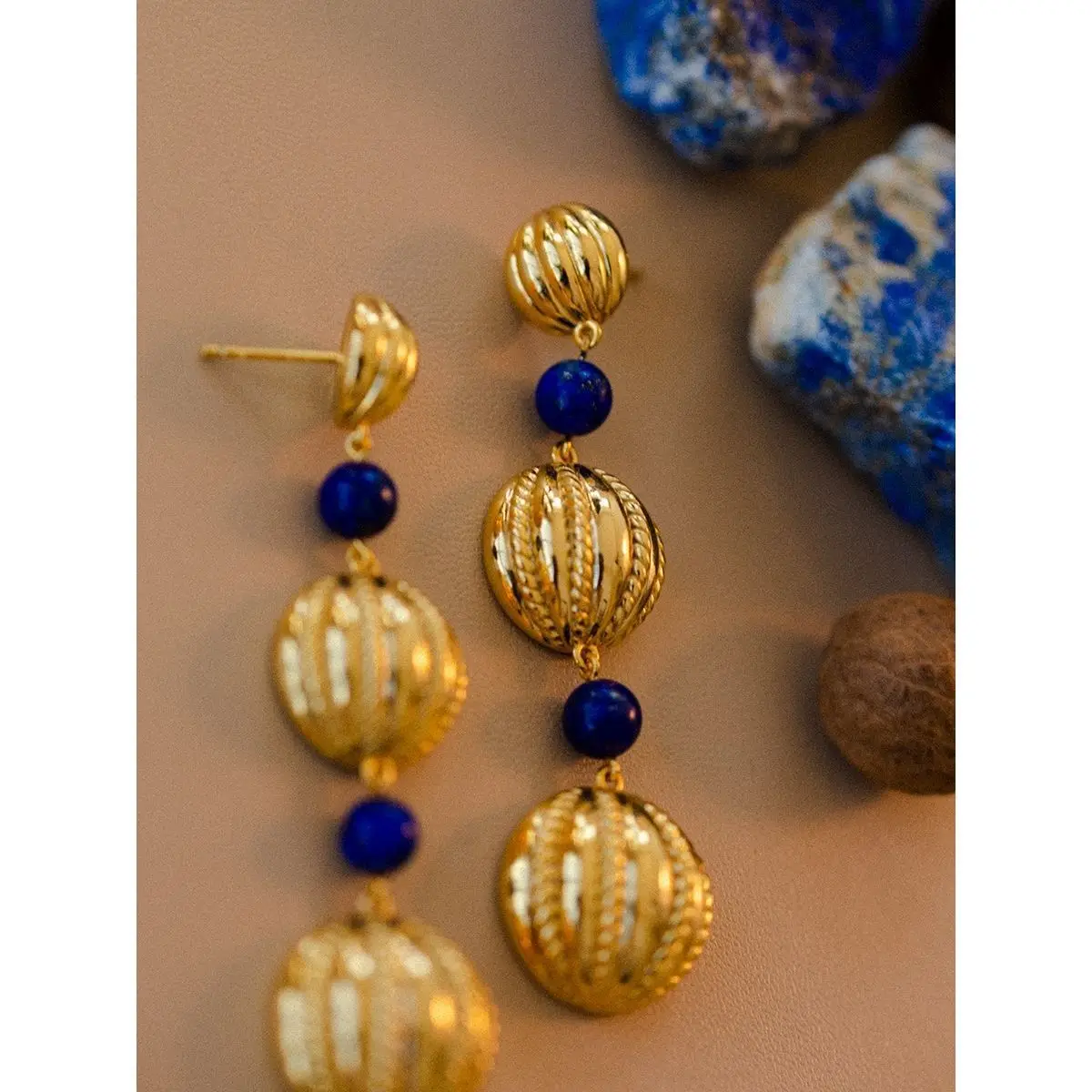 

Handmade Natural Lapis Beads Fine Jewelry Gold Hammered Tri-ball Ear Drop Dangling Hoop Hanger Stud Earring Wholesale Accessory