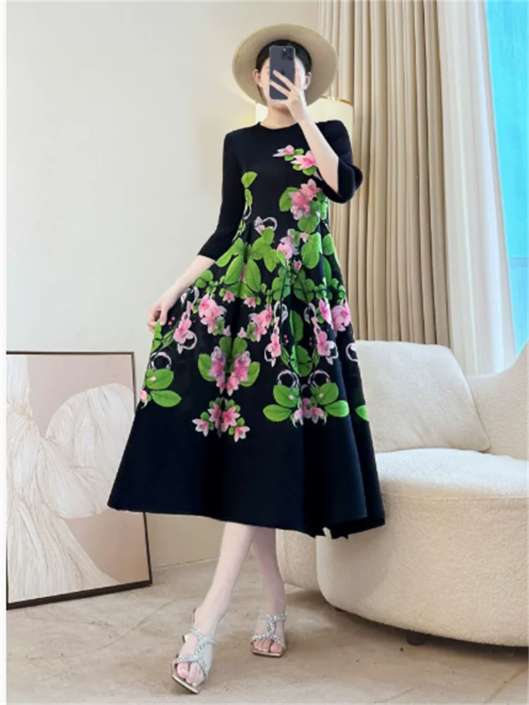 

Miyake Style Pleated Dress for Women 2025 New Fashion Printed Loose Large Size O-neck Three-quarter Sleeve Flower Bud Cake Skirt