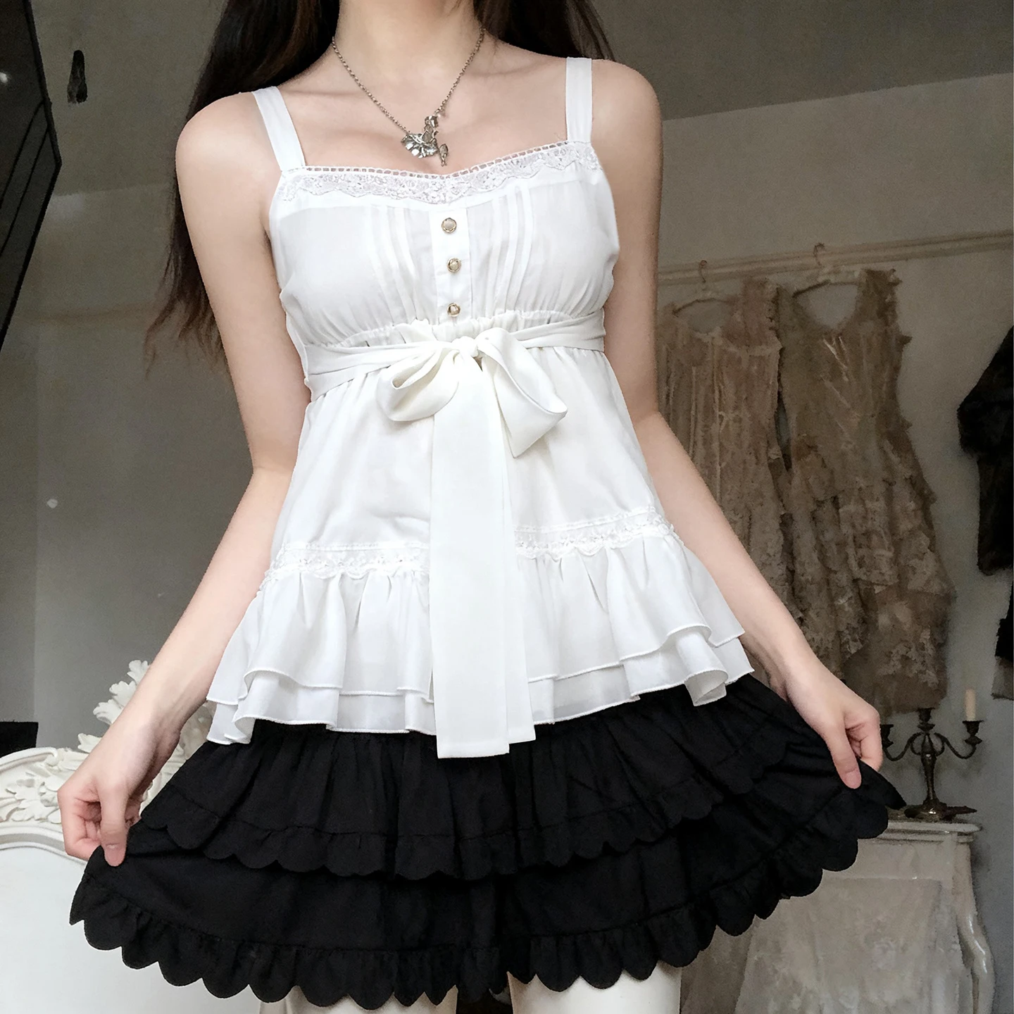 الحلو الدانتيل تقليم ضمادة كاميس القمم مثير سليم الصلبة مائل الرقبة أكمام تانك القمم المرأة 2025 الصيف موضة الشارع الشهير السيدات #1