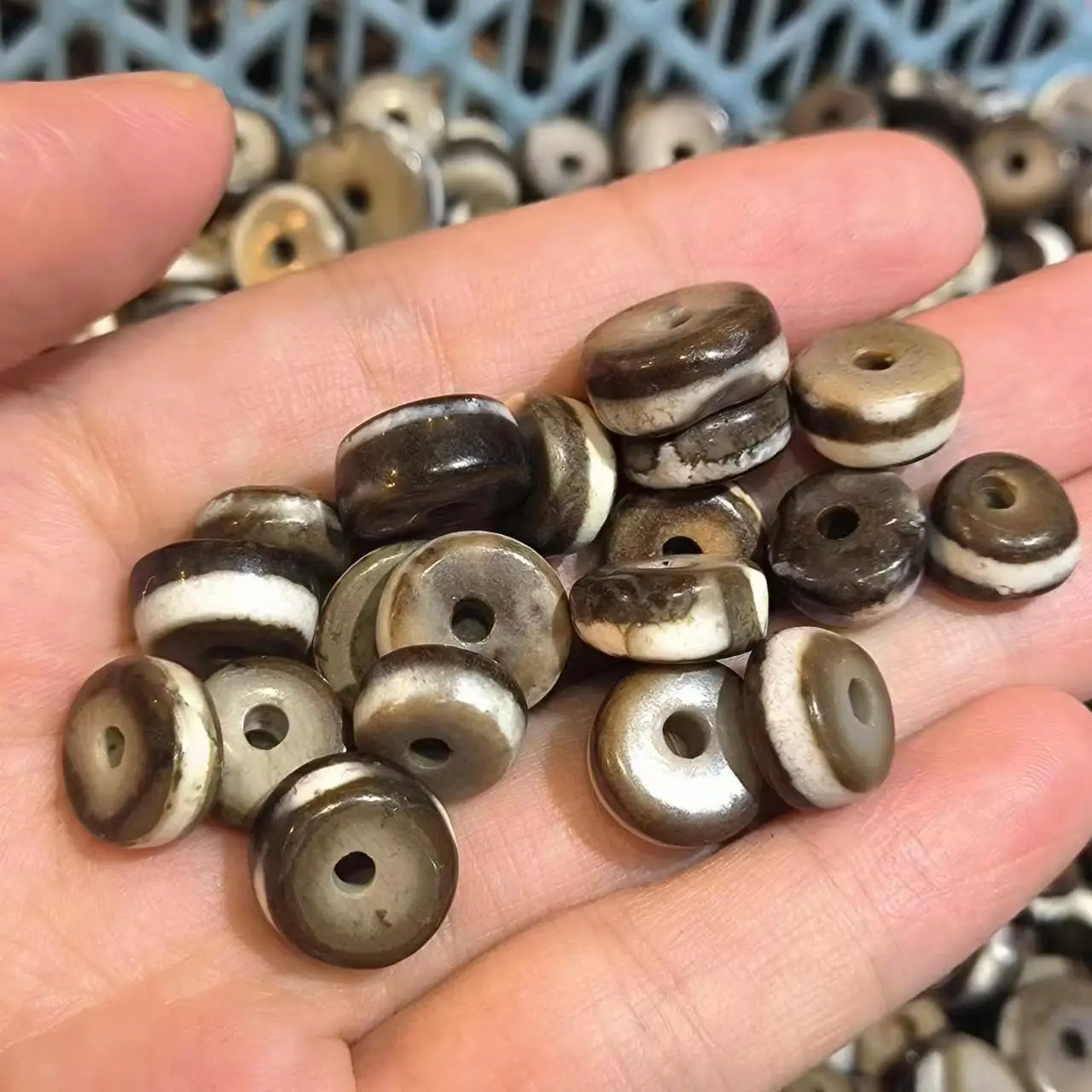 50pcs/lot natural first-line pharmacist pattern old agate dzi wholesale brown Weathered lines Accessories jewelry Rare varieties