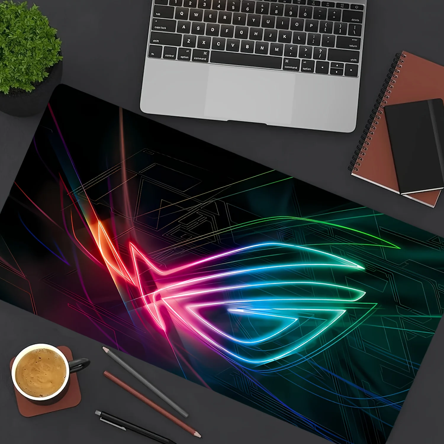 لوحة ماوس ألعاب كبيرة جدًا من ASUS ROG مع حدود مخيطة وقاعدة مطاطية غير قابلة للانزلاق