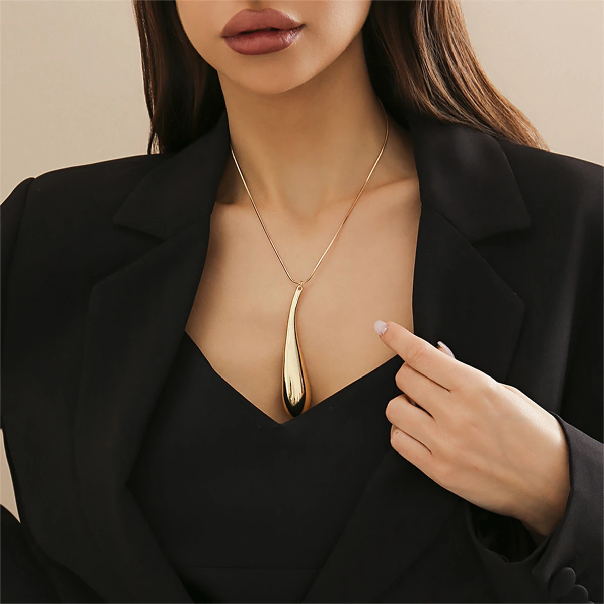 Simple Chain with Long Smooth Teardrop Pendant Necklace for Women Trendy Elegant Ladies Accessories on Neck 2024 Fashion Jewelry