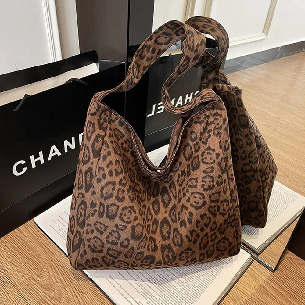 Koreanische Nischen-Canvas-Tasche mit Leopardenmuster, neue lässige Schultertasche für Herbst und Winter, geräumige Pendler-Tragetasche – Detail 3
