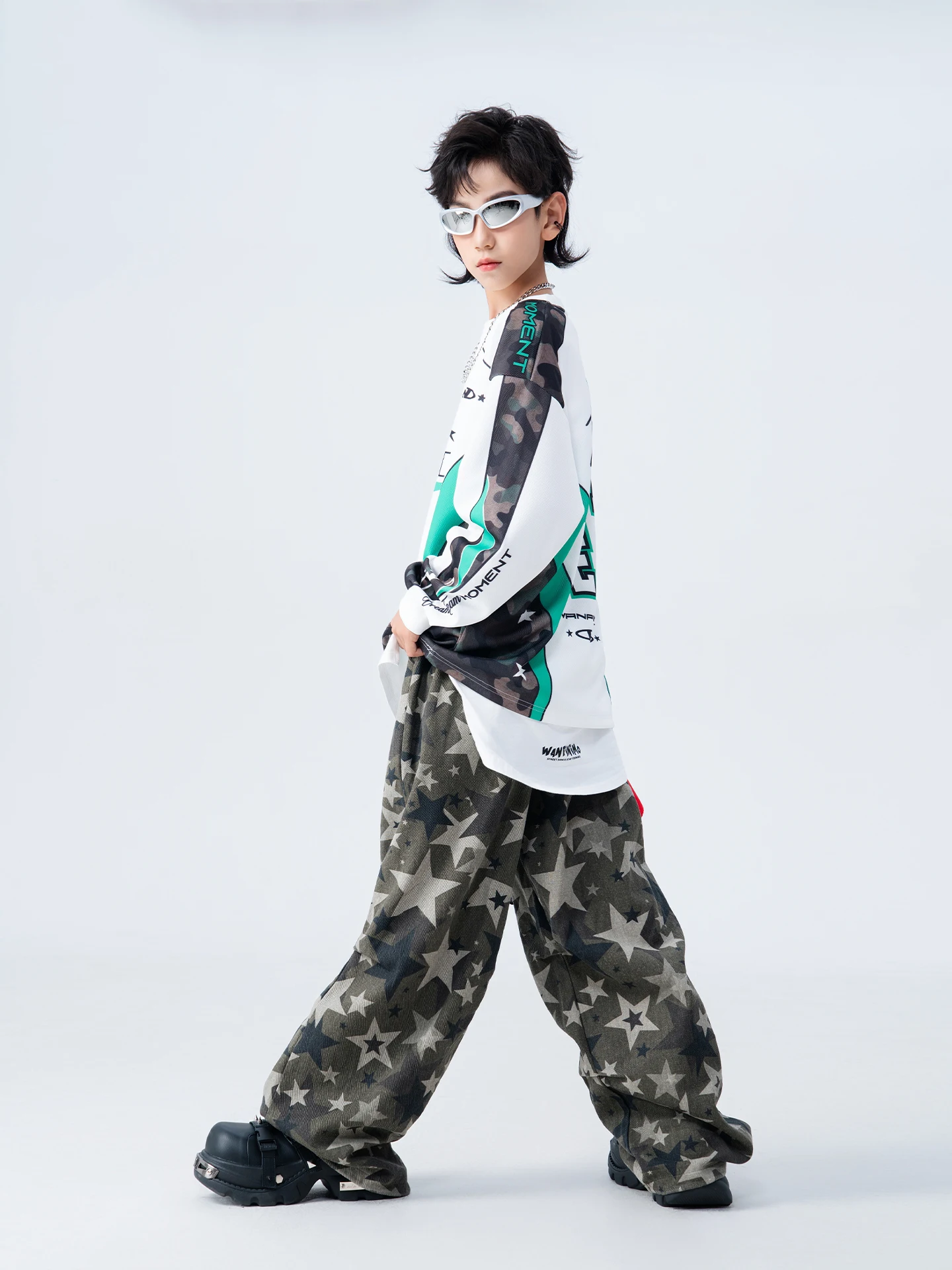 2025 Nuovi bambini Costumi di performance di danza Hip Hop per ragazzi Camicie larghe Pantaloni mimetici Vestito Ragazze Jazz Dance Wear DQS20807