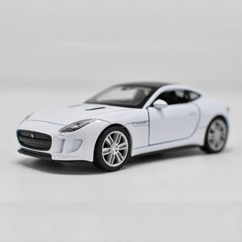 WELLY 1:36 JAGUAR F-Type Coupe Model Samochodu Ze Stopu Metalu Symulacja Kolekcjonerska Zabawka Autko z Napędem Pull-back Prezent Kolekcjonerski