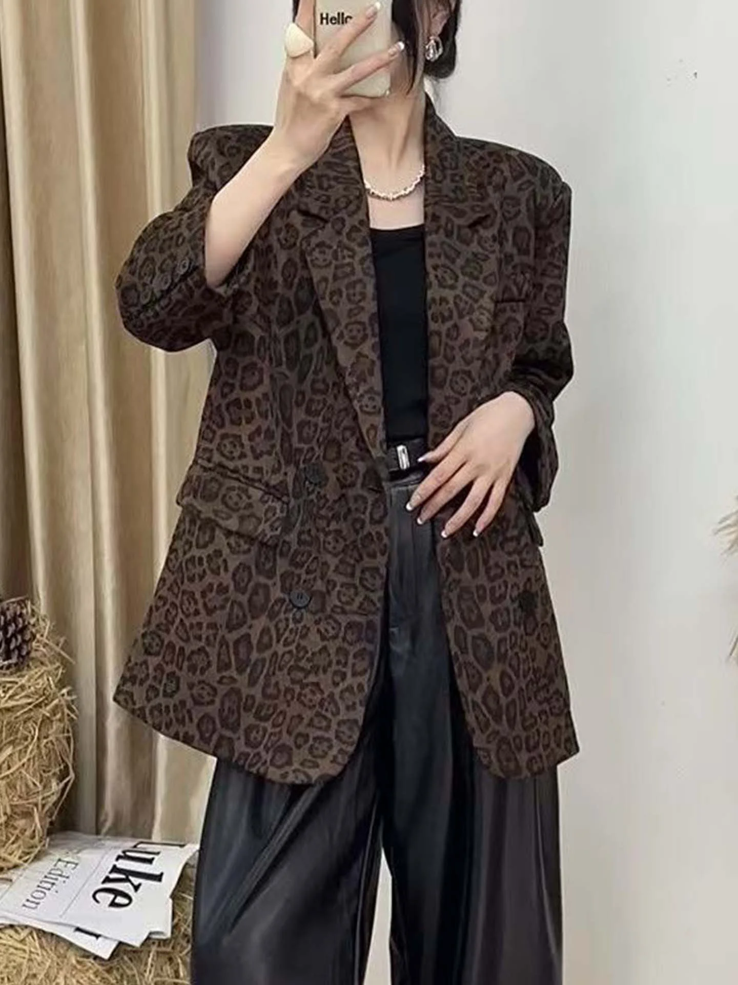 ชุดสูทลายเสือดาวแขนยาวสำหรับผู้หญิง รุ่นใหม่สำหรับฤดูใบไม้ร่วง สไตล์ลำลองอเนกประสงค์ แมทช์ได้ทุกฤดู เสื้อโค้ทแฟชั่นสำหรับผู้หญิง