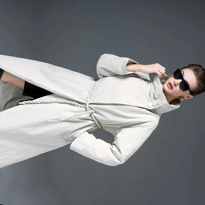 เสื้อแจ็คเก็ตผู้หญิงดีไซน์หรูหราสำหรับฤดูหนาว แจ็คเก็ตขนเป็ดหนานุ่ม อุ่นสบาย พร้อมเข็มขัด คุณภาพสูง ยาวคลุมเข่า กันลม