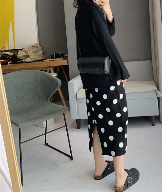 Рисунок 5 - Модная женская трикотажная юбка-миди в горошек