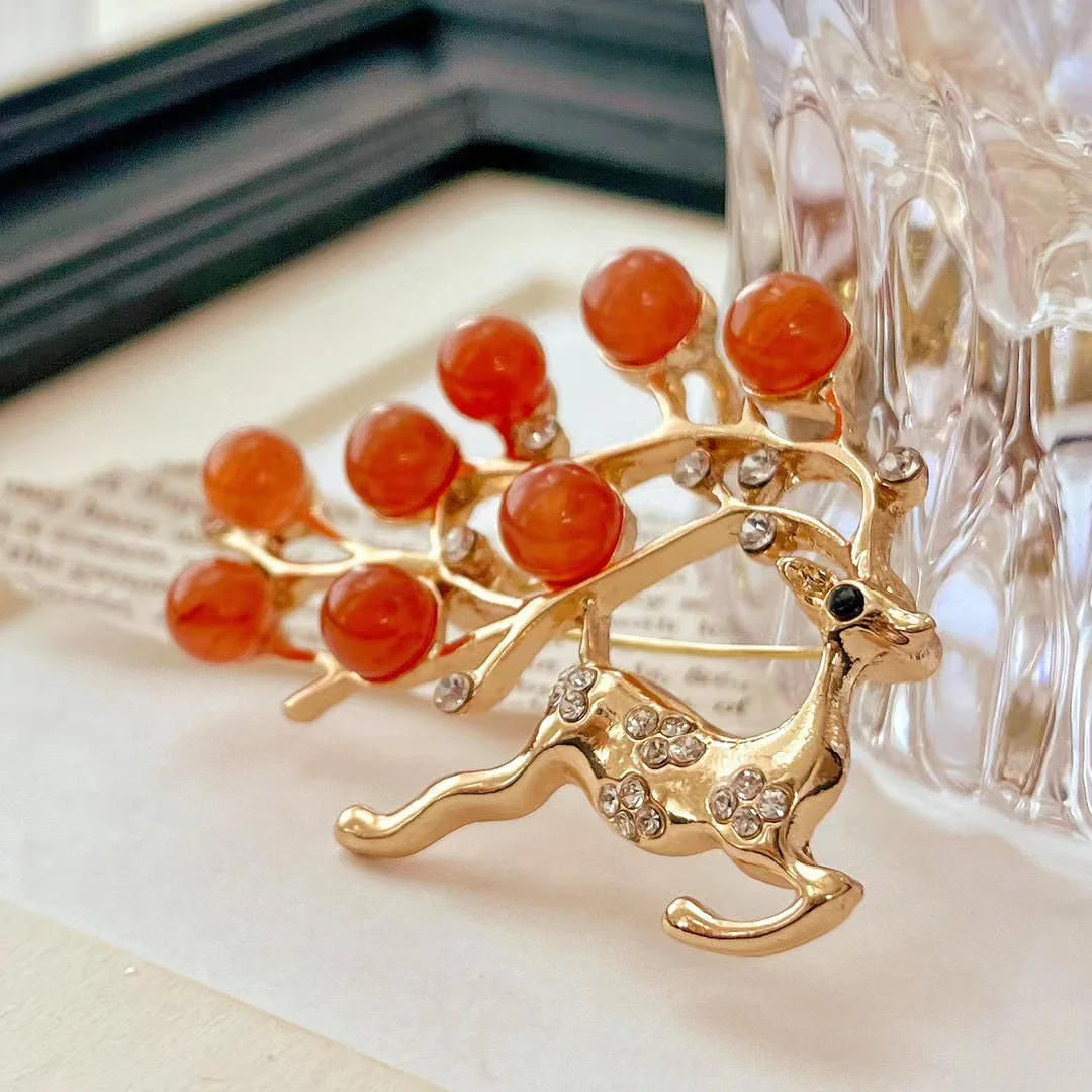 

Новая высококачественная натуральная брошь с оленем Наньхун в стиле ретро, осенне-зимний стиль Майяра имеет ваш рождественский корсаж, все пути