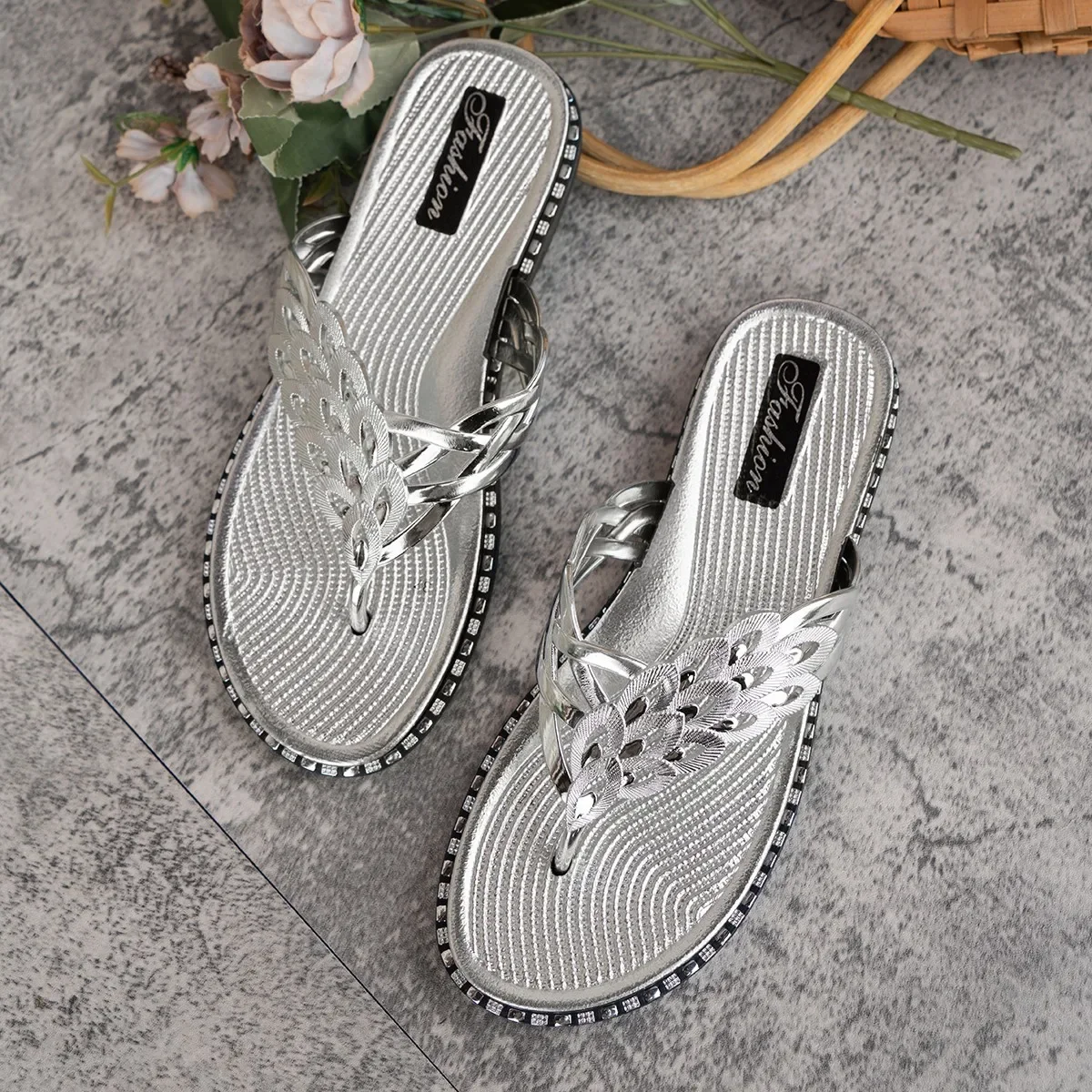 Women Slippers New Summer Flat Sandals Flip Flops Fashionable Open Toe Non Slip Slippers Outdoor Slides Women Zapatos De Mujer