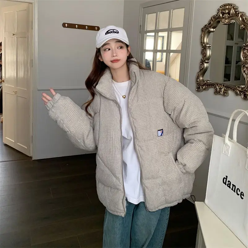 

Корейский стиль: укороченный пуховик из вельвета для женщин, свободный крой, воротник-стойка, теплая верхняя одежда, длинный рукав, модный вариант для повседневной носки