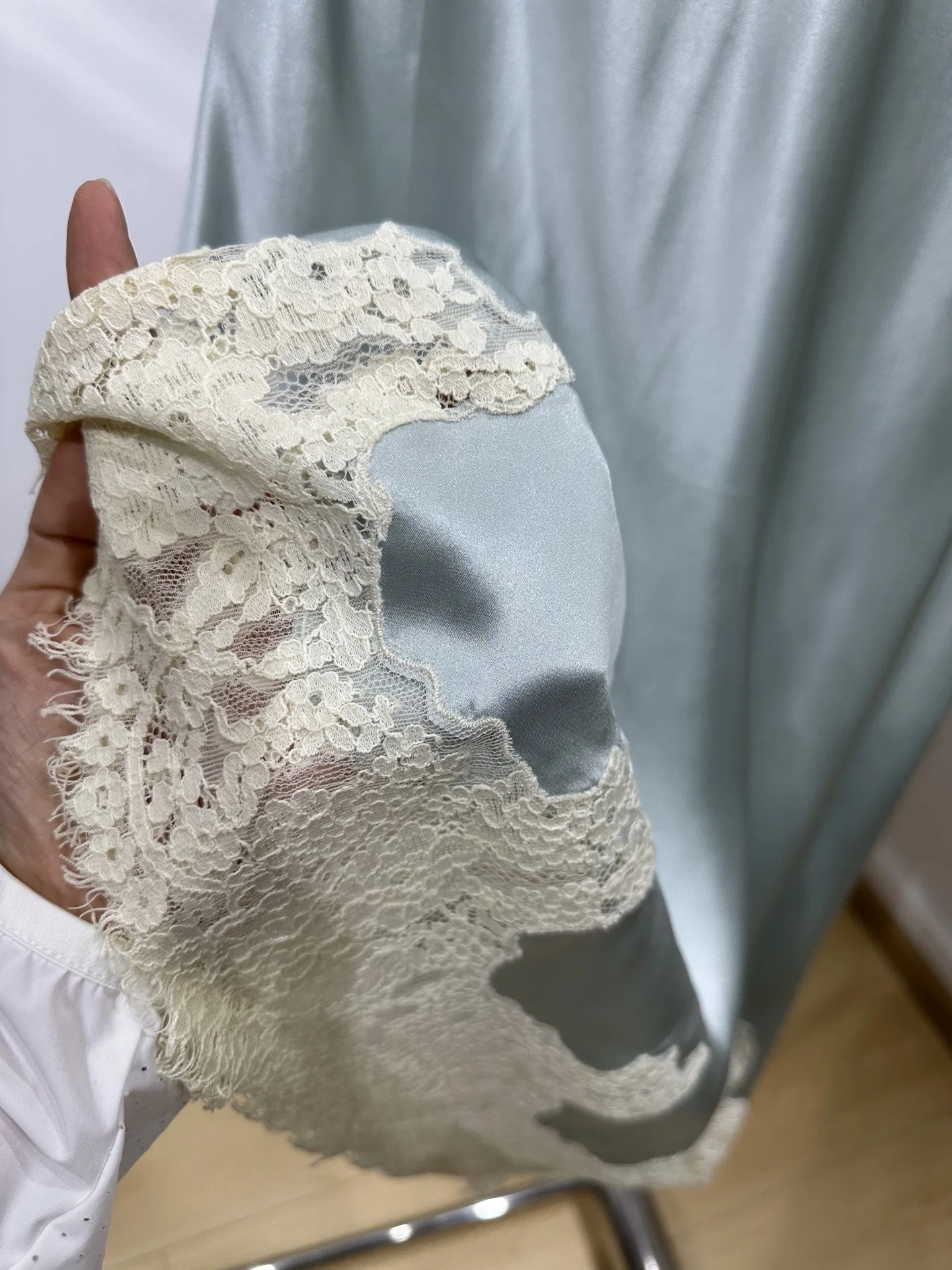 Falda midi azul elegante recta con cintura elástica Jupe de seda 100% con bordado de encaje para mujer