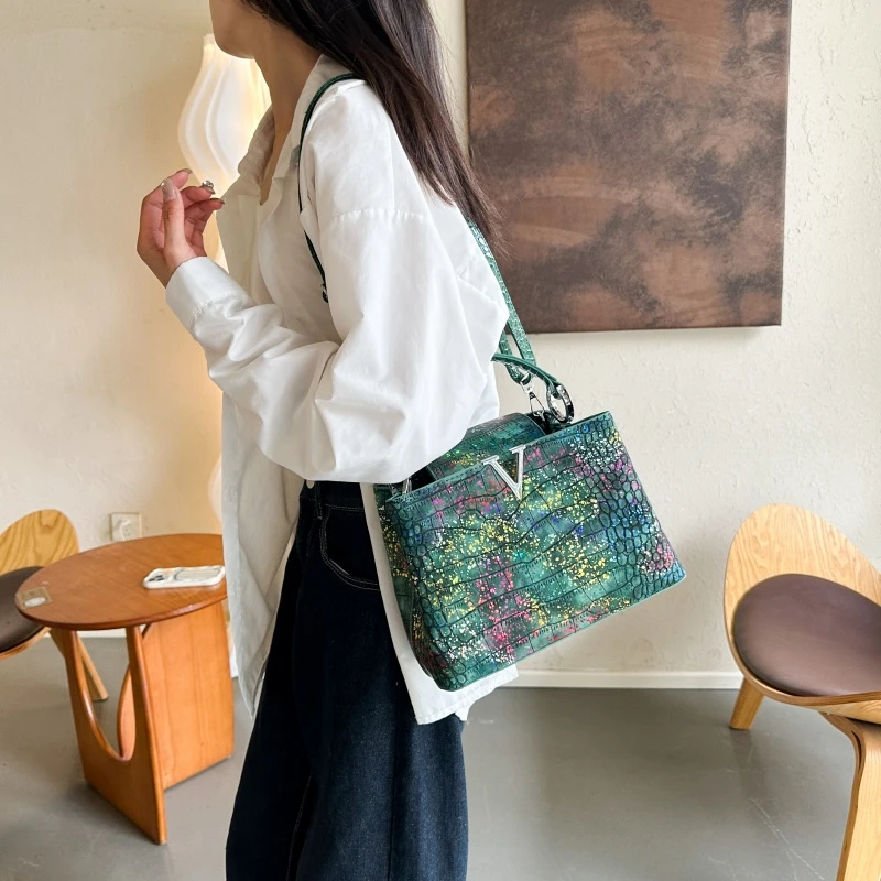 

Women's Casual Simple Vintage Clutch Bag With Fashionable Letter Logo Minimalist Solid Color Business